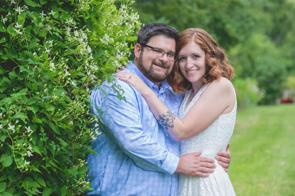 Wedding couple married in the spring