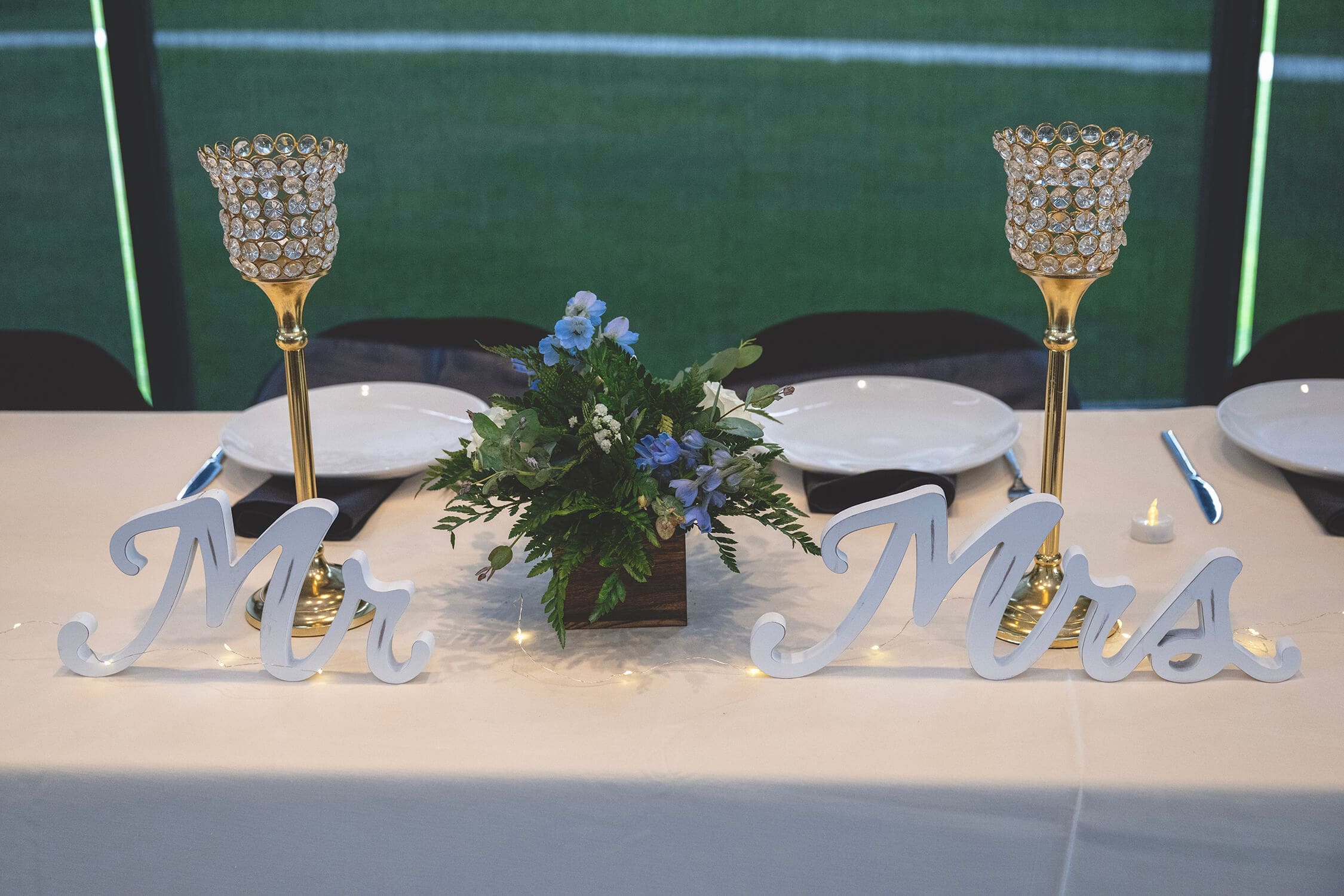 Easy head table decorations during a wedding reception