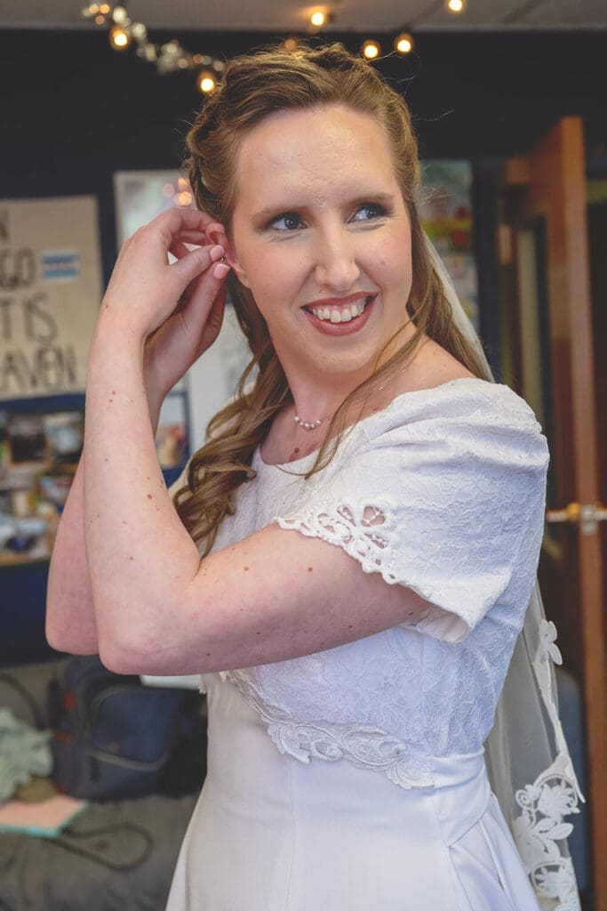 bride puts in earring