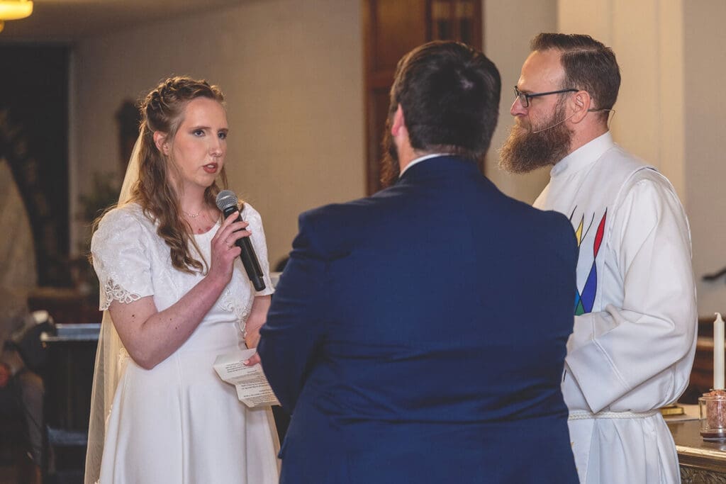 bride reads vows