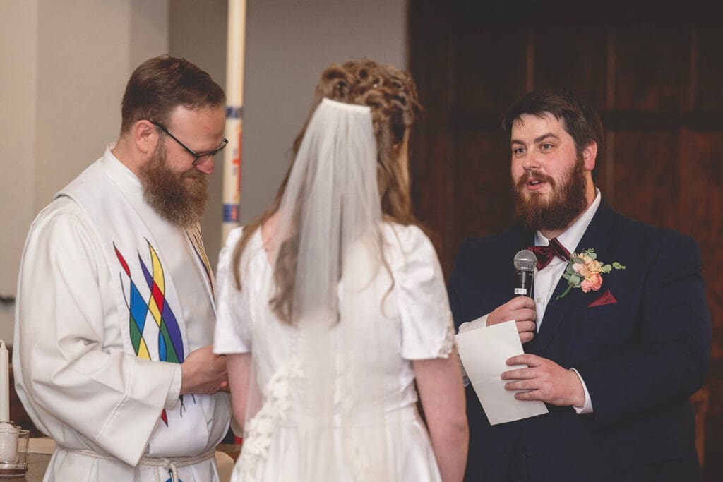 groom reads his vows
