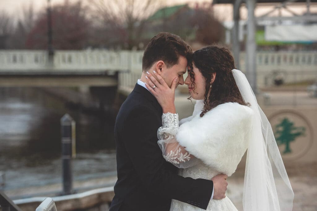 Couple take wedding photos in December in Janesville, WI