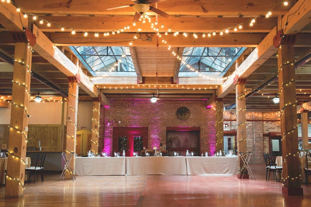 head table decorations at Starline Factory in Harvard, IL